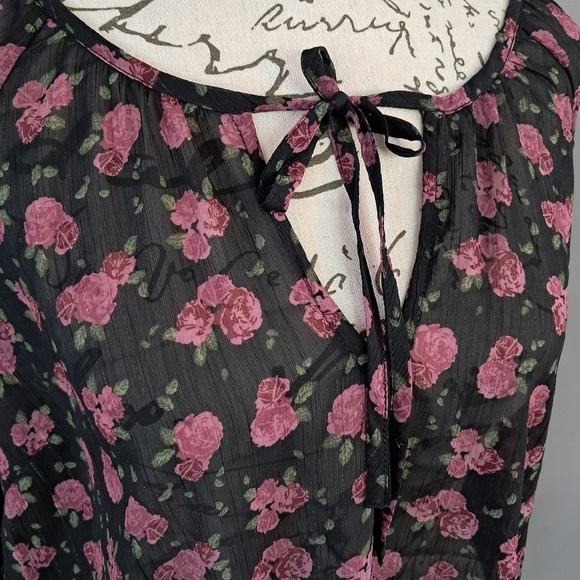 Torrid Womens Top Size 00 M/L Black Pink Floral Print Pullover Sheer New - Picture 3 of 10